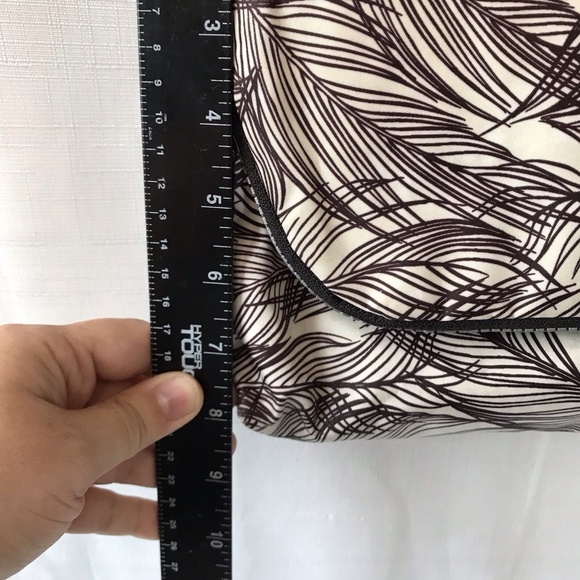 Lululemon Party Om Bag. Sketchy Palms White Black - Picture 14 of 16